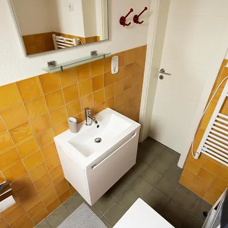 Big Flat With Fresh Renovation, Free Parking, Sonyps, Netflix * Duisburg